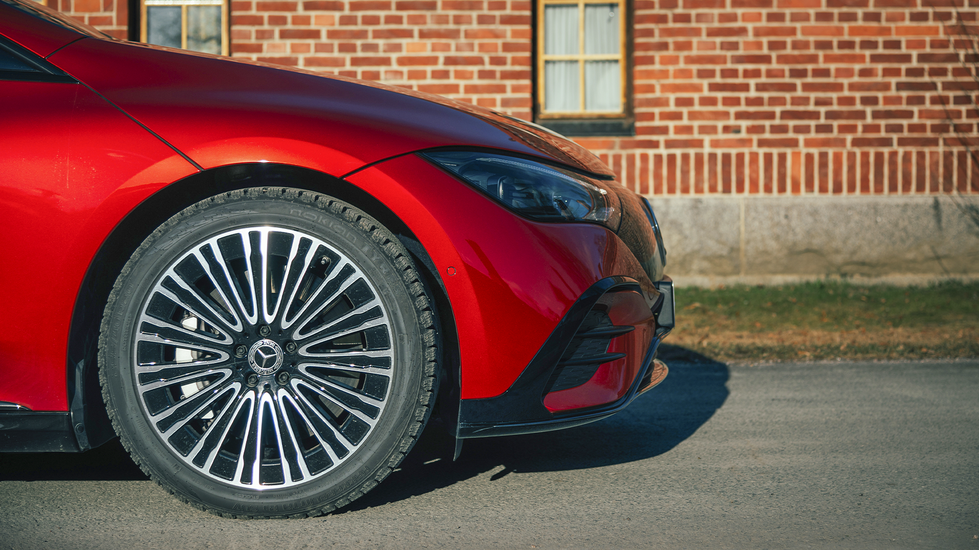 EQE sähköauton keula sivuprofiili